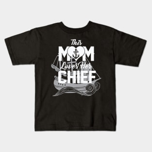 this mom loves her chief Kids T-Shirt